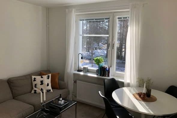 Möblerad 1,5:a på Mariehem – nära Uni