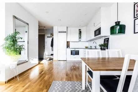 Fin 2:a med balkong nära universitetet