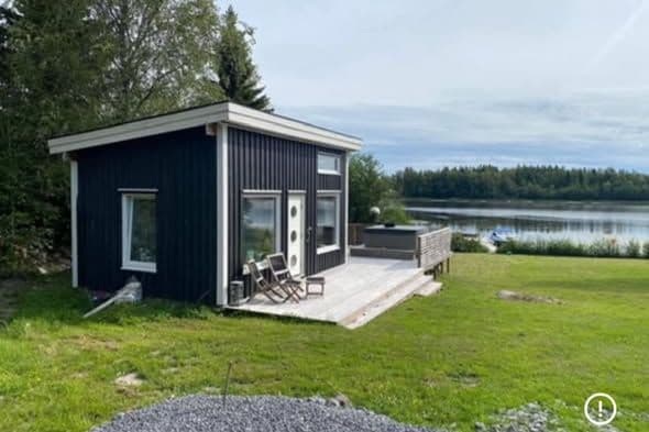 Mysigt attefallshus med bastu nära Umeå