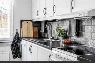 Delvis möblerad 1:a i Carlshem